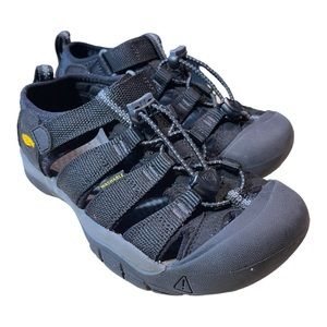KEEN Unisex-Child Newport H2 Closed Toe Water Sandals | Kids Size: 2 (US)